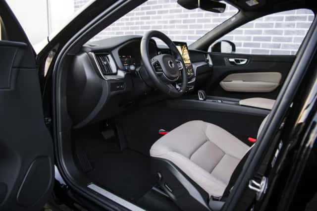 Volvo XC60 (2025) thumbnail 18