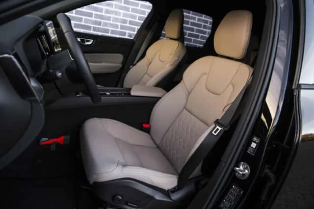 Volvo XC60 (2025) thumbnail 8