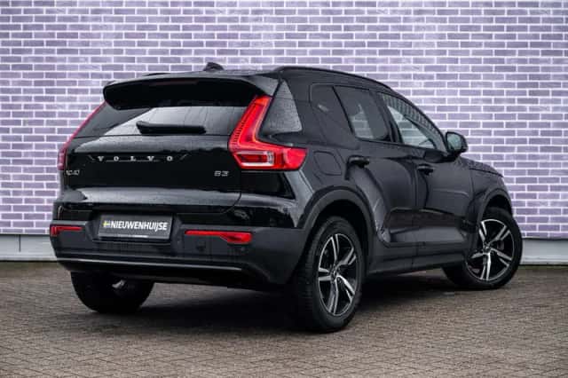 Volvo XC40 (2024) thumbnail 2