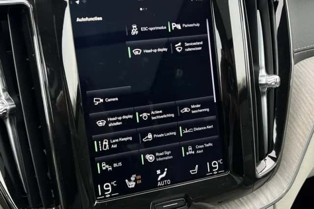Volvo XC60 (2018) thumbnail 23