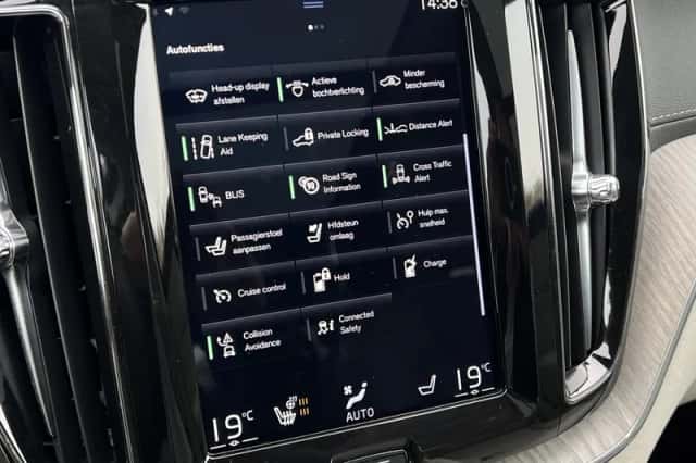 Volvo XC60 (2018) thumbnail 28
