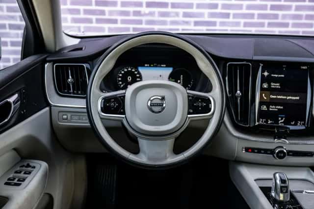 Volvo XC60 (2018) thumbnail 4