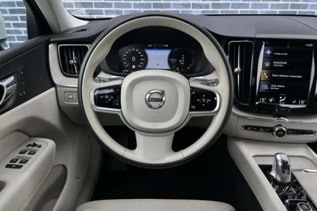Volvo XC60 (2018) thumbnail 4