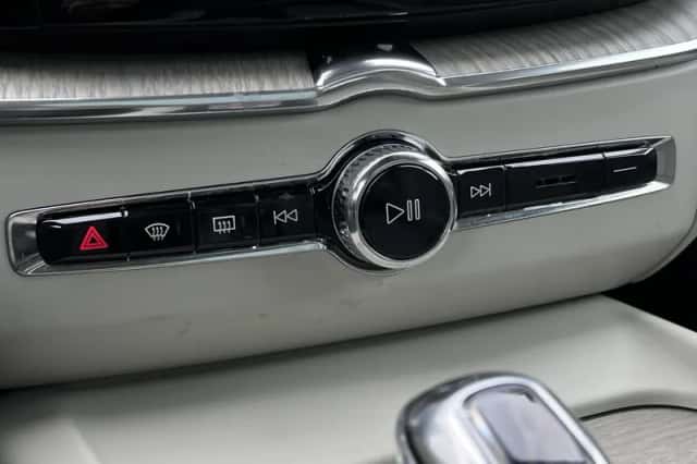 Volvo XC60 (2018) thumbnail 32