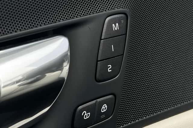 Volvo XC60 (2018) thumbnail 35