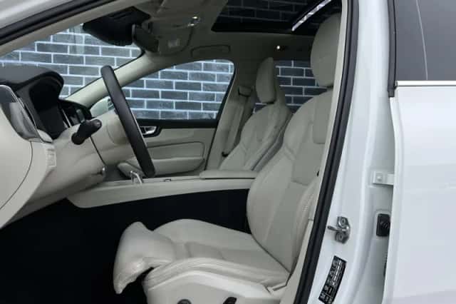 Volvo XC60 (2018) thumbnail 7
