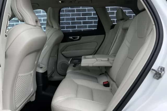 Volvo XC60 (2018) thumbnail 8