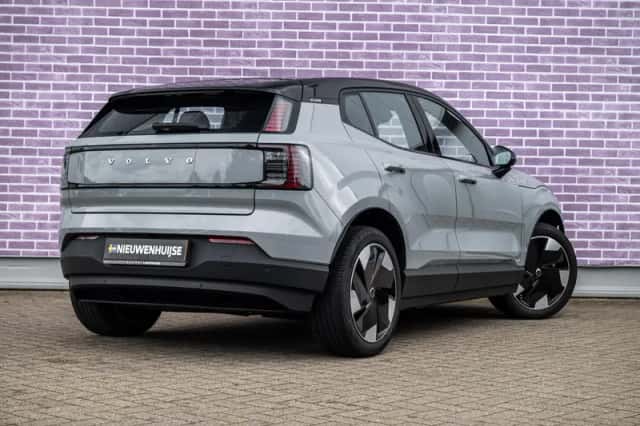 Volvo EX30 (2024) thumbnail 2