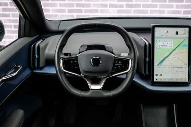 Volvo EX30 (2024) thumbnail 3