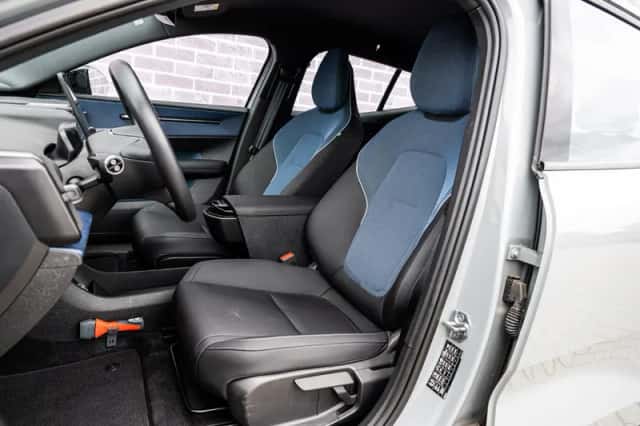 Volvo EX30 (2024) thumbnail 6