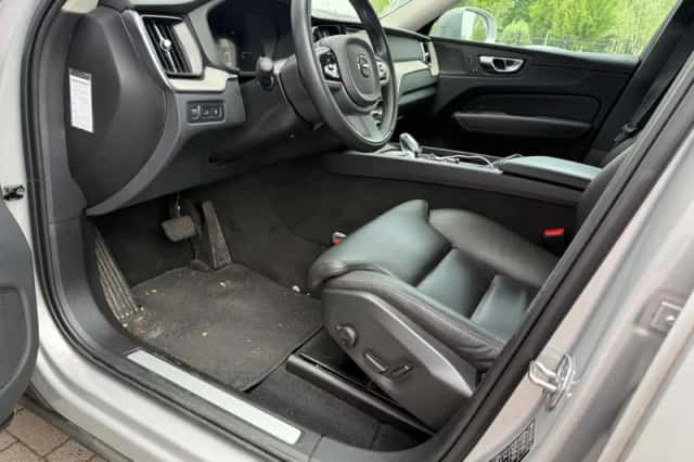 Volvo XC60 (2021) thumbnail 4