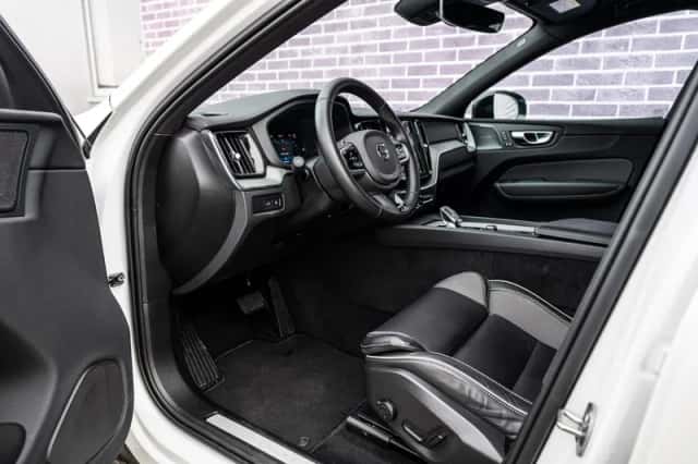 Volvo XC60 (2025) thumbnail 18