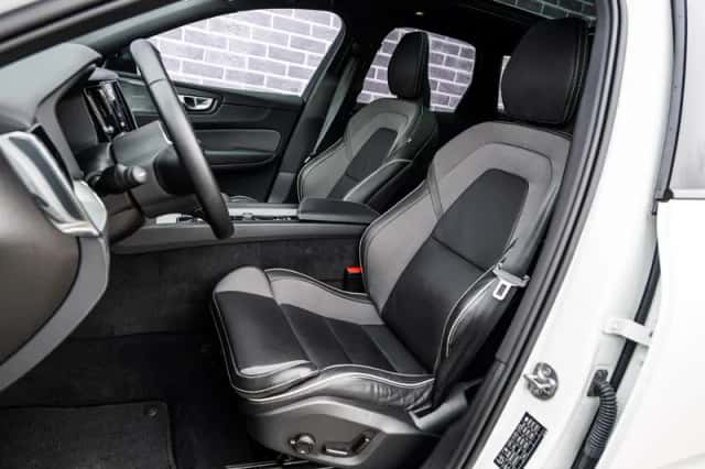 Volvo XC60 (2025) thumbnail 7