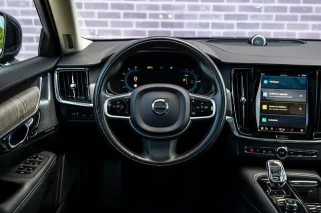 Volvo V90 (2021) thumbnail 3