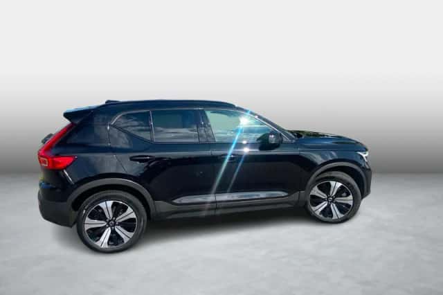 Volvo XC40 (2022) thumbnail 2