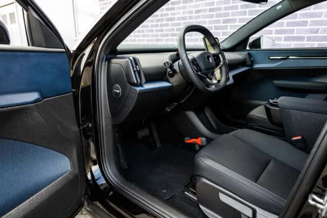 Volvo EX30 (2024) thumbnail 16
