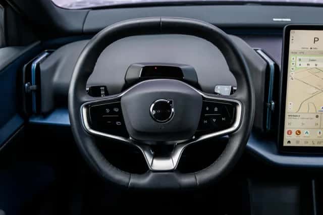 Volvo EX30 (2024) thumbnail 4