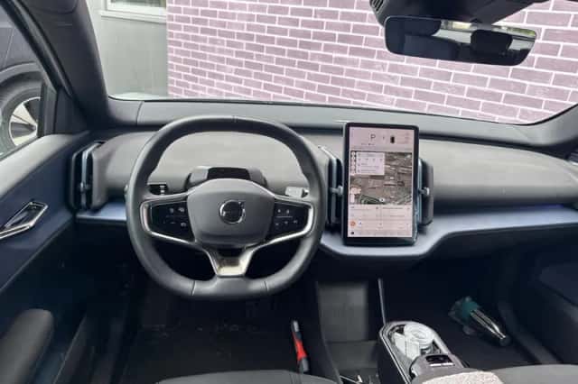 Volvo EX30 (2024) thumbnail 5