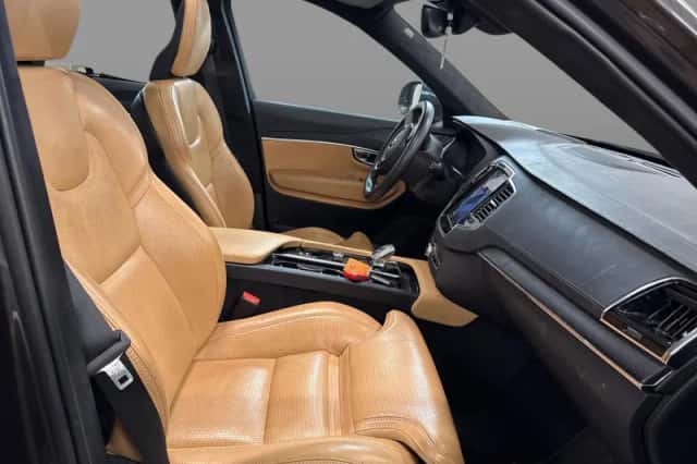 Volvo XC90 (2023) thumbnail 2