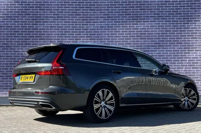 Volvo V60 (2021) thumbnail 3