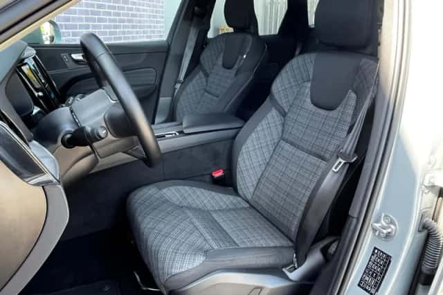 Volvo XC60 (2024) thumbnail 3