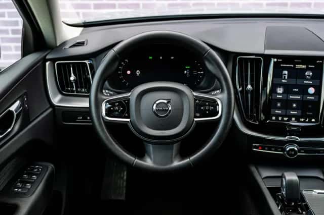 Volvo XC60 (2024) thumbnail 3