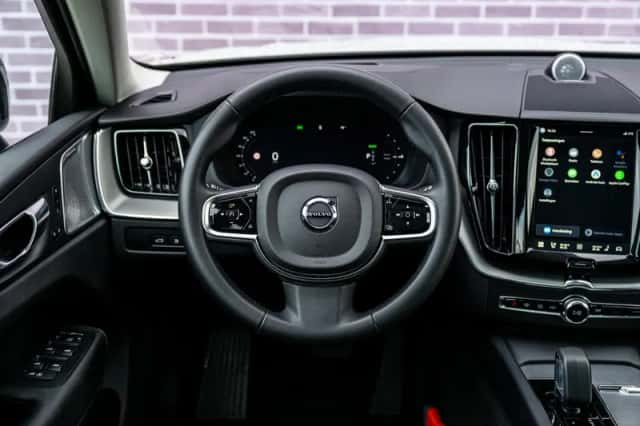 Volvo XC60 (2024) thumbnail 4