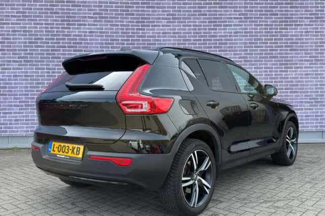 Volvo XC40 (2021) thumbnail 2