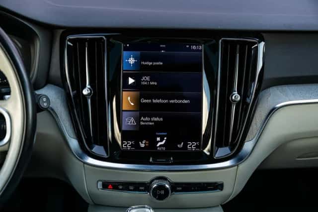 Volvo V60 (2021) thumbnail 14