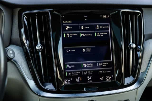 Volvo V60 (2021) thumbnail 21