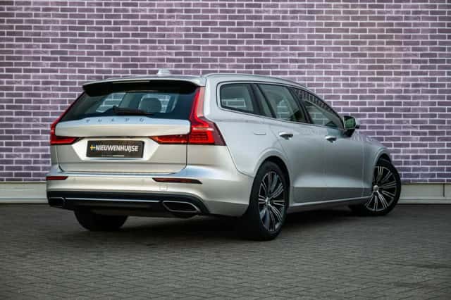 Volvo V60 (2021) thumbnail 4