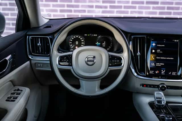 Volvo V60 (2021) thumbnail 5