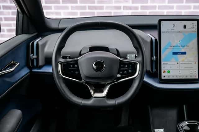 Volvo EX30 (2024) thumbnail 3