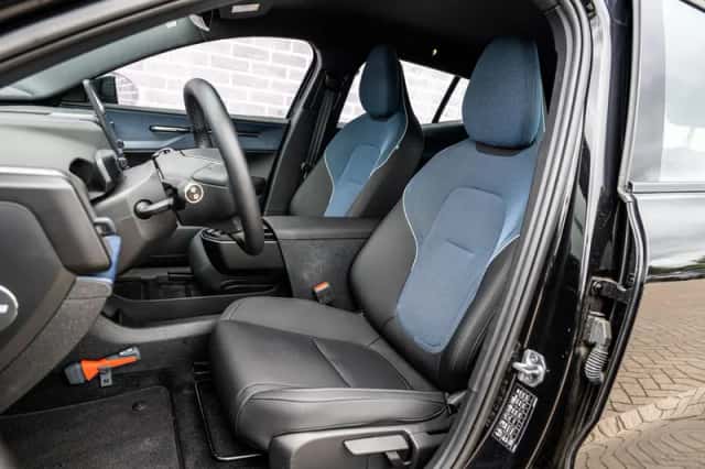Volvo EX30 (2024) thumbnail 6