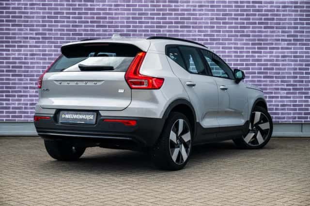 Volvo XC40 (2022) thumbnail 4