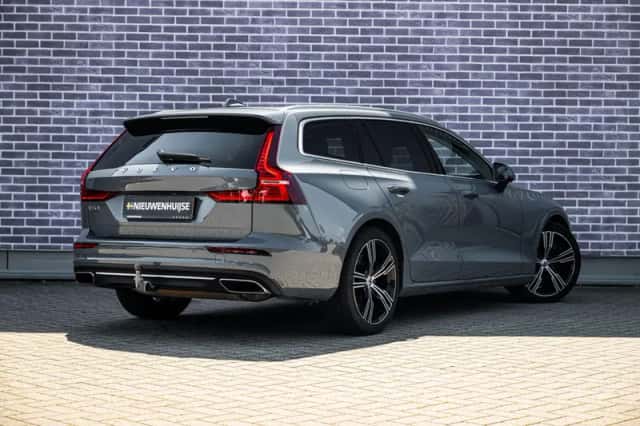 Volvo V60 (2021) thumbnail 2