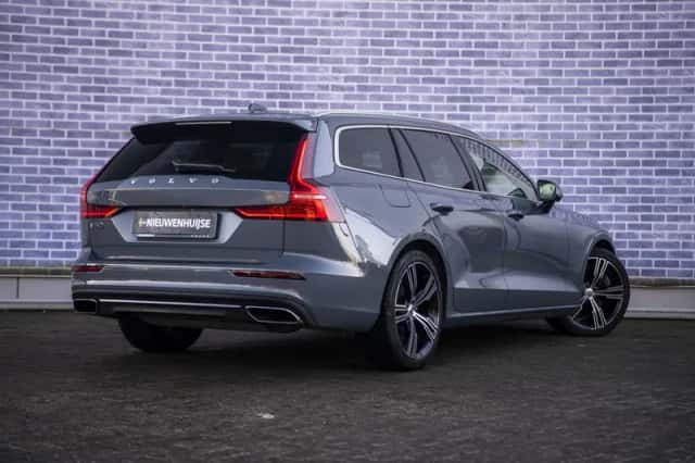Volvo V60 (2021) thumbnail 4