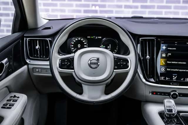 Volvo V60 (2021) thumbnail 5