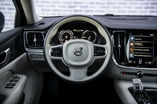 Volvo V60 (2021) thumbnail 5