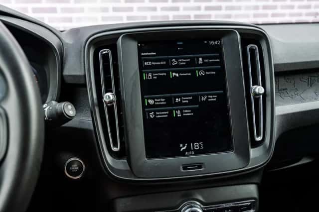 Volvo XC40 (2021) thumbnail 20
