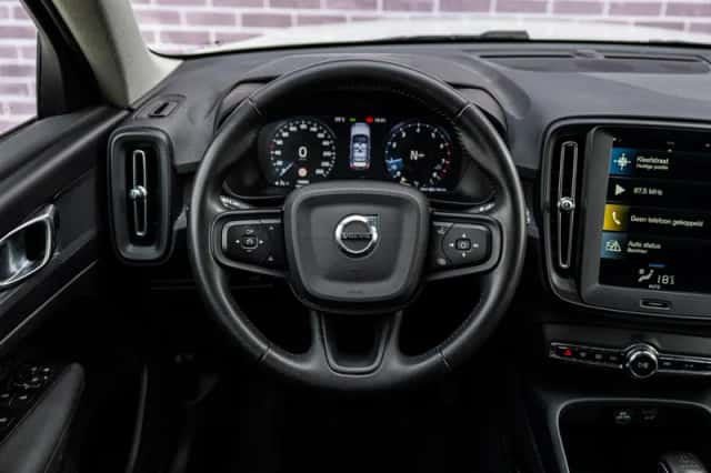 Volvo XC40 (2021) thumbnail 5