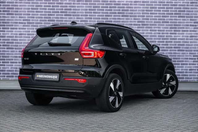 Volvo XC40 (2023) thumbnail 2