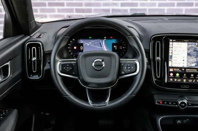 Volvo XC40 (2023) thumbnail 3