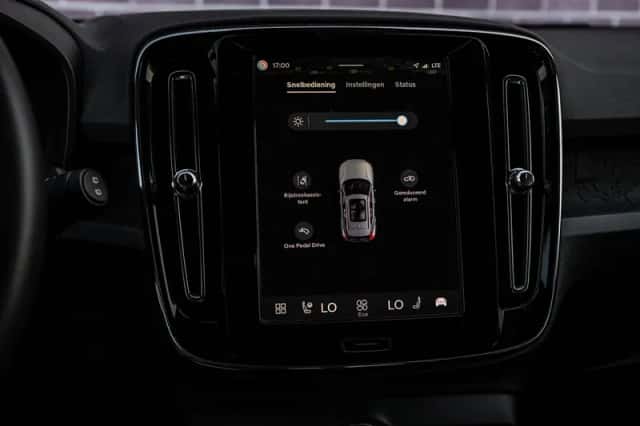 Volvo XC40 (2023) thumbnail 23