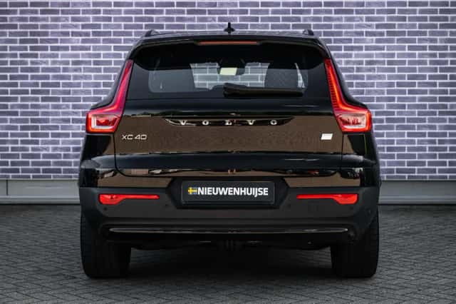 Volvo XC40 (2023) thumbnail 9