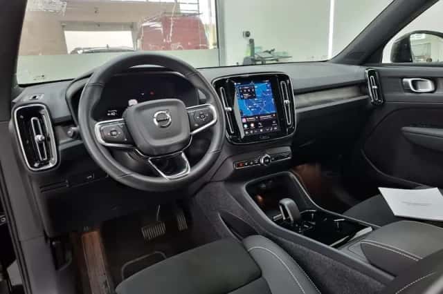 Volvo XC40 (2022) thumbnail 3
