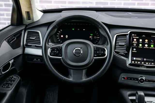 Volvo XC90 (2023) thumbnail 5