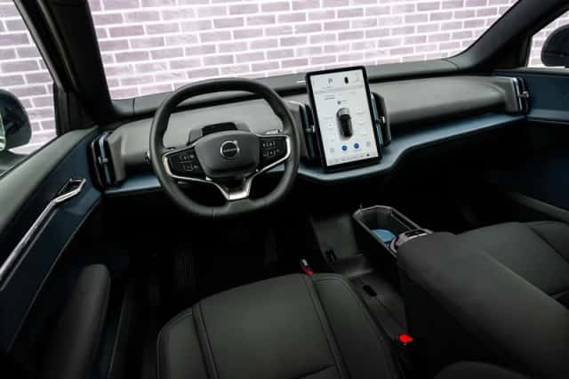 Volvo EX30 (2025) thumbnail 14