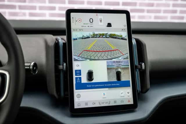 Volvo EX30 (2025) thumbnail 18