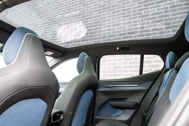 Volvo EX30 (2025) thumbnail 25